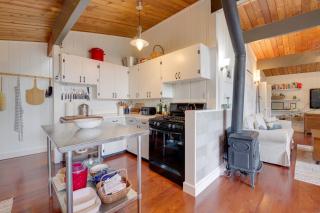 2 Blocks to Puget Sound Beach Lummi Island Home - Lummi Island - 1