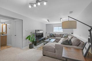 Modern Retreat with Private Pool & Yard, 10 mins to Tinley Ampitheatre home - - 7