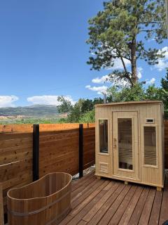 Private Retreat with Sauna and Cold Plunge plus Epic Views - 0