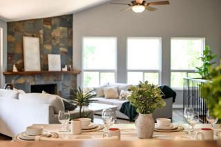 Mountain View Family Retreat w Game Room & Scenic Decks - Pomona - 9