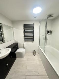 Stylish Woking Stay & Parking - Woking - 5