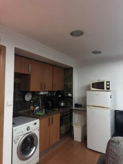 Estúdio que compõe se por uma peça com cozinha integrada mais um banheiro - Lisbona - 2