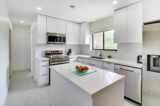 5 Mi to Beach Group Getaway with Yard in Miami - 4