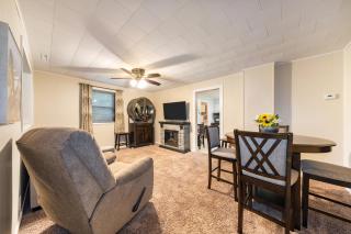 Spacious 3BR House with Firepit Grill Near Beach - Gary - 6