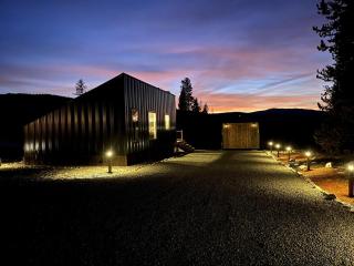 Black Cabin Retreat - 9