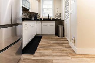 Modern & Cozy 3-BR Condo near Downtown - Boston - 1