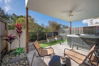 Absolute Beachfront Marcoola 4Bed, Heated Spa - Marcoola - 4