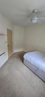 Stylish 1-Bed gated Flat with free Parking and steps from Bournemouth Beach - Bournemouth - 1
