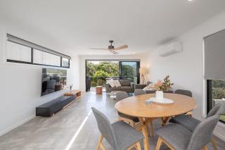 Absolute Beachfront Marcoola 4Bed, Heated Spa - Marcoola - 1