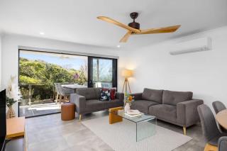 Absolute Beachfront Marcoola 4Bed, Heated Spa - Marcoola - 2