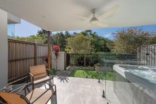 Absolute Beachfront Marcoola 4Bed, Heated Spa - Marcoola - 3