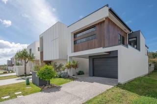 Absolute Beachfront Marcoola 4BR, Heated Spa - 8