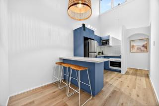 Bright 2-Bed Unit Near Scarborough Beach - 8