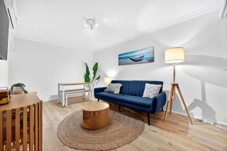Bright 2-Bed Unit Near Scarborough Beach - Perth - 4