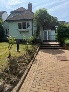 4 Bed House suitable for contractors and families - Bushey - 3