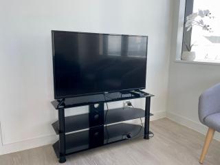 Just opposite to Skytower, 2 Bed 2 Bath in CBD - Auckland - 3
