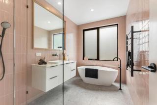 Luxury Riverside Escape with Fire Pit Pizza Oven River Views - Ocean Grove - 3