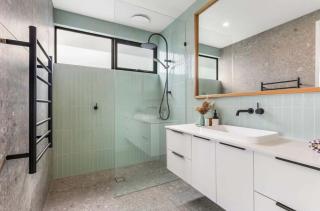 Luxury Riverside Escape with Fire Pit Pizza Oven River Views - Ocean Grove - 2