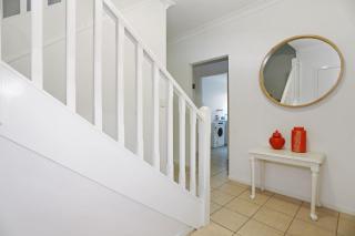 Three Bedroom Townhouse - Hawks Nest - 3