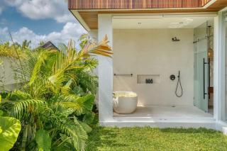 Villa M2 Bespoke 5BR Luxury Retreat in Canggu - Tumbak Bayuh - 2