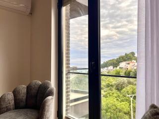 Superior Ap w Parking, Sea View & Kitchen - Himarë - 1