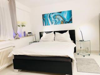 City Center Apartment Close to trade fair, airport, train station - Düsseldorf - 0