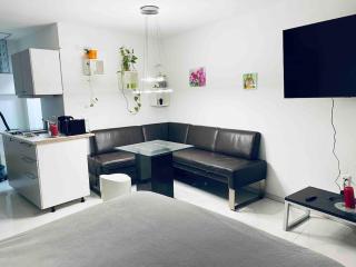 City Center Apartment Close to trade fair, airport, train station - Düsseldorf - 4