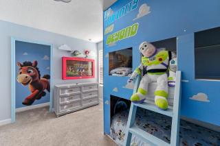 Luxurious 8 Bedroom 5 Bath, Pool, Arcade and Theatre - 7