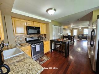 Two Story Queen Primary - Towson - 1