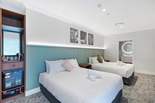 Tall Timbers Hotel - - 9