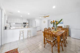 3 bedroom home close to beach and pet friendly - Kawana Waters - 4