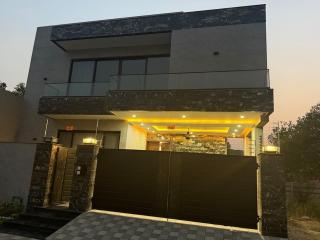 Luxury & comfort Space for stay - Lahore - 0