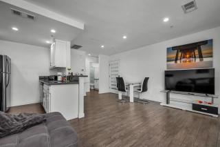 Modern Chic One Bedroom In Hollywood-Koreatown Area With Parking - Los Angeles - 9