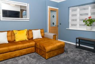 The Whitehouse M6, Junction 10 With Parking - Walsall - 9