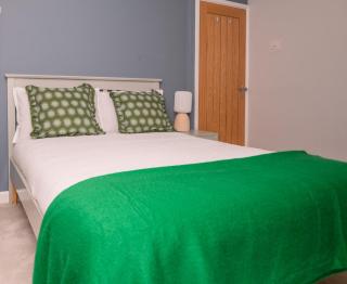 The Whitehouse M6, Junction 10 With Parking - Walsall - 1