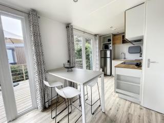 Mobil-home Grand Confort proche plage avec piscine chauffée, fitness et parking, Jullouville - FR-1-361A-17 - 6
