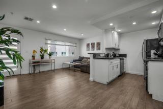 Chic Large 1-Bedroom in Hollywood 10 Min Away From Downtown LA - Los Angeles - 9
