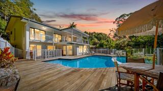 Surfers Rest - Stunning home 3 mins to beach - 0