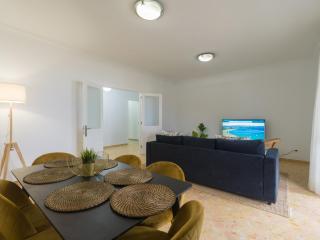 3-Bedroom Retreat in Las Palmas - Las Palmas de Gran Canaria - 2