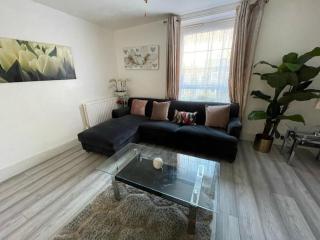 Stylish 2 Bed Apartment - Perfect for Couples & Families, Free Parking - Near Brockley Station, London - 9