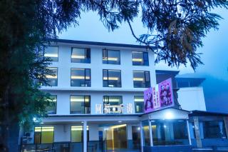 Wolong Tongfu Tingtao B&B, China Great Beauty Bear Store - Wolongguan - 0