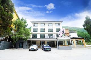 Wolong Tongfu Tingtao B&B, China Great Beauty Bear Store - Wolongguan - 8
