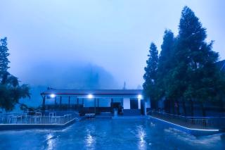 Wolong Tongfu Tingtao B&B, China Great Beauty Bear Store - Wolongguan - 4