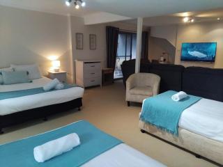 Stay At Raffertys Resort - Swansea - 2