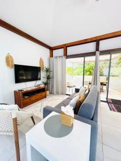 Fully-equipped house with pool - - 0