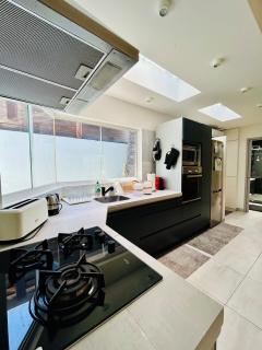 Fully-equipped house with pool - - 7