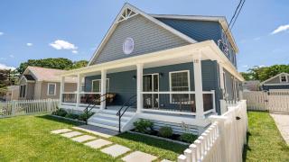 Pet-Friendly Pool Bayside Coastal Cottage - Town Bank - 0