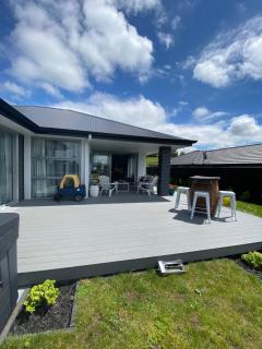 PRIVATE QUIET and MODERN HOME - 1