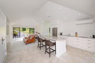 Maleny Chateau Pool Country Experience, Creek, Gym - 1