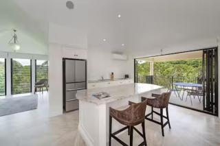 Maleny Chateau Pool Country Experience, Creek, Gym - 2